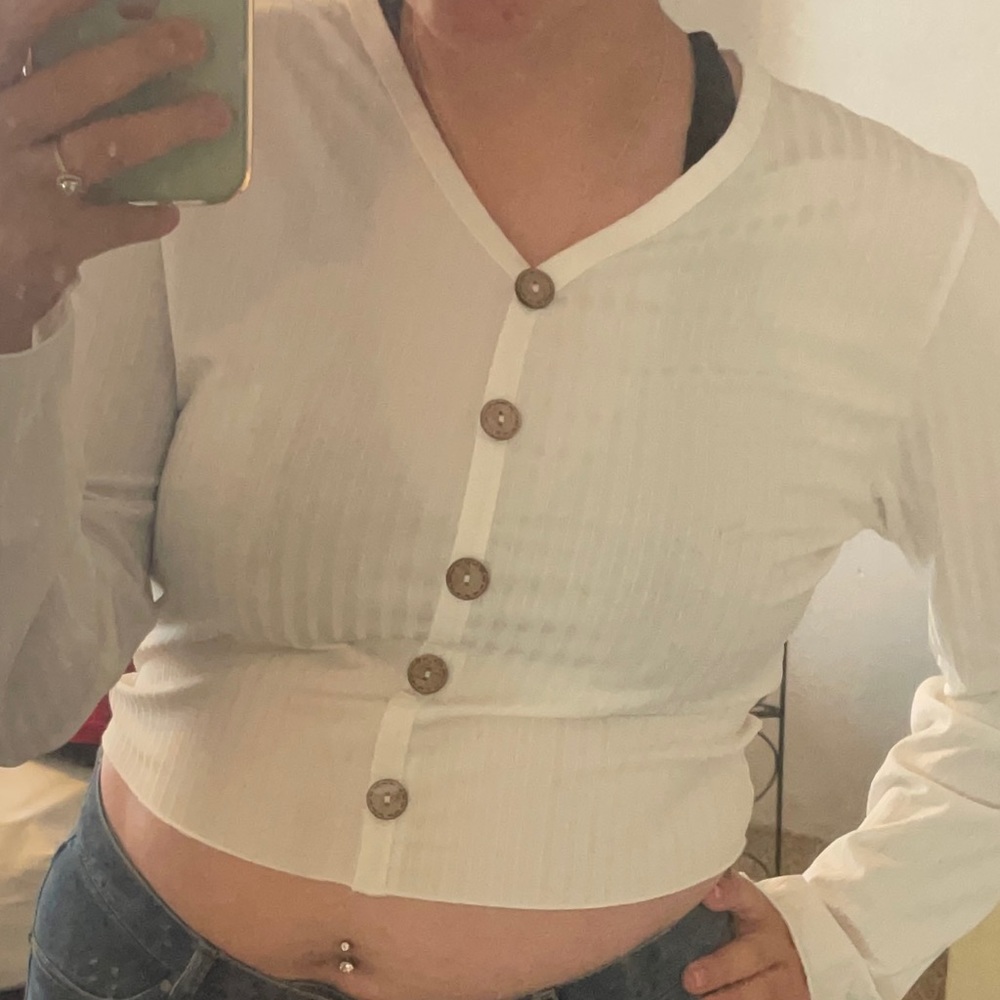 White long sleeve crop top